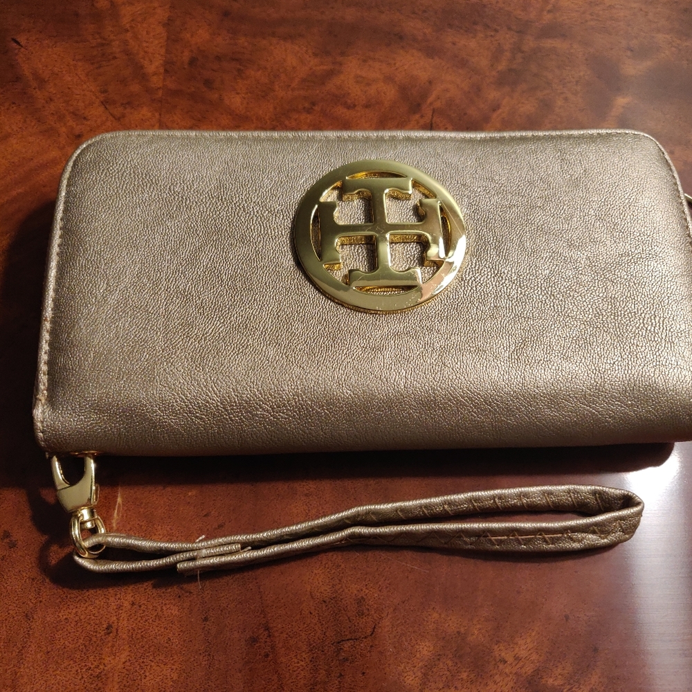 Gold clutch
